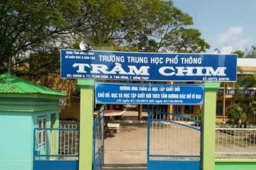 Hiệu trưởng ở Đồng Tháp đột quỵ khi đọc diễn văn khai giảng