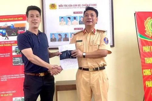 Chủ động tìm và trao trả tài sản cho người dân bị thất lạc dịp nghỉ lễ