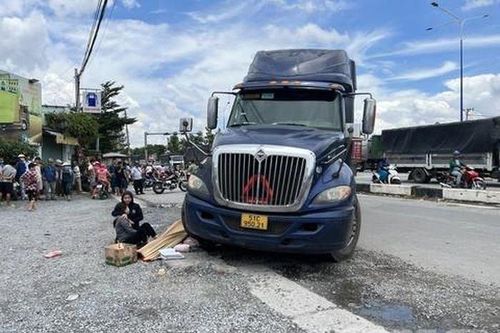 Tai nạn giao thông 6/9/2023: Ngày đầu đi học, 2 bố con tai nạn tử vong