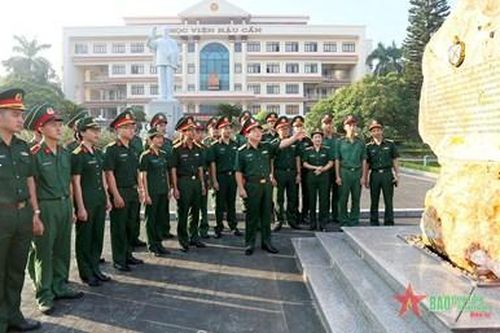 Khắc sâu lời Bác, thi đua dạy tốt, học tốt, nghiên cứu khoa học và công tác tốt