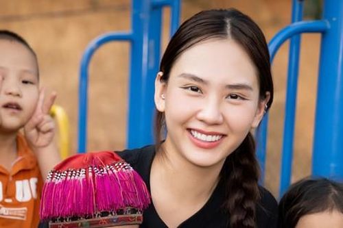 Hoa hậu Mai Phương tích cực đến các điểm trường khó khăn thực hiện chuỗi dự án nhân ái