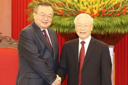 Việt Nam coi trọng và ưu tiên hàng đầu trong phát triển quan hệ với Trung Quốc