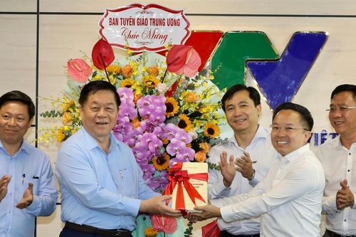 Trưởng Ban Tuyên giáo Trung ương thăm các cơ quan báo đài Trung ương tại TPHCM
