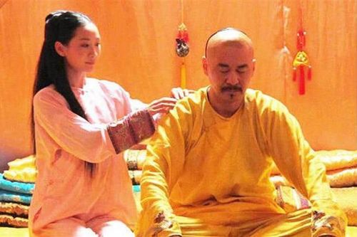 Hoàng đế Càn Long mấy lần suýt mất mạng vì thói trăng hoa