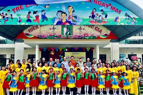 Công ty Núi Pháo đồng hành cùng các em học sinh nhân dịp khai giảng năm học mới