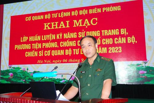Cơ quan Bộ Tư lệnh BĐBP huấn luyện kỹ năng sử dụng trang bị, phương tiện phòng, chống cháy nổ