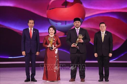 Tổng thống Indonesia trao giải thưởng Asean 2023 cho doanh nhân Nguyễn Thị Tuyết Minh