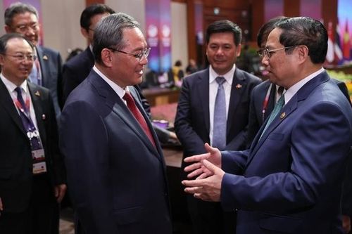 Thủ tướng Chính phủ Phạm Minh Chính gặp Thủ tướng Trung Quốc Lý Cường tại Jakarta, Indonesia