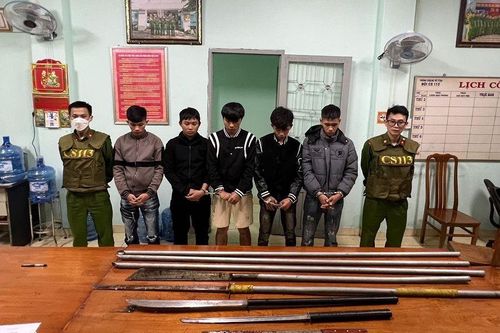 Bắt giữ nhóm thiếu niên mang hung khí đi giải quyết mâu thuẫn