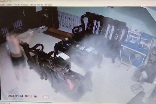Mâu thuẫn với người yêu nam thanh niên định đốt nhà người yêu rồi tự vẫn bằng xăng