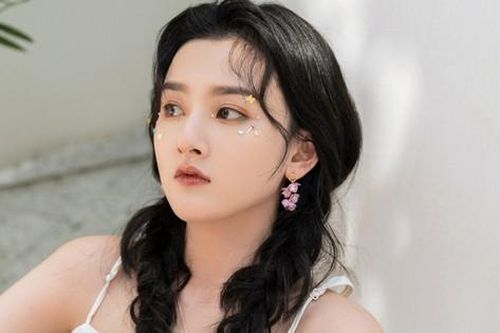 Tống Tổ Nhi sụp đổ sự nghiệp ở tuổi 25, nhiều nghệ sĩ vạ lây