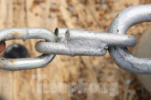 Loạt dây xích gắn phao cứu sinh chống đuối nước bị mất cắp