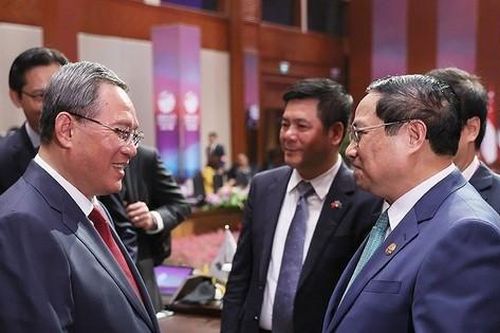 Thủ tướng Phạm Minh Chính gặp Thủ tướng Trung Quốc Lý Cường