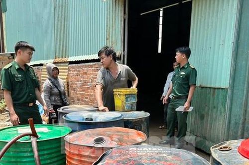 Tạm giữ hơn 2.000 lít dầu DO không rõ nguồn gốc