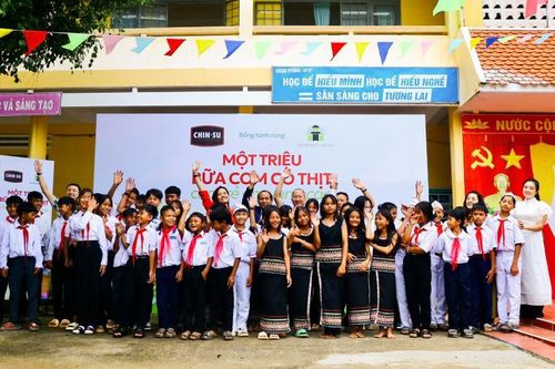 Chin-su chung tay mang 'một triệu bữa cơm có thịt' đến trẻ vùng cao