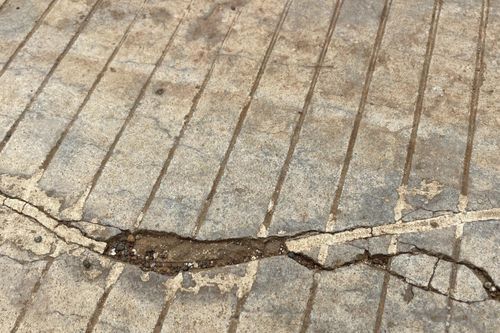 Đường 12 tỷ chưa nghiệm thu đã rạn nứt ở Đắk Lắk