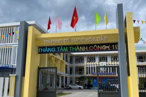 Phụ huynh từ chối sáp nhập trường, hàng chục học sinh không được đi học