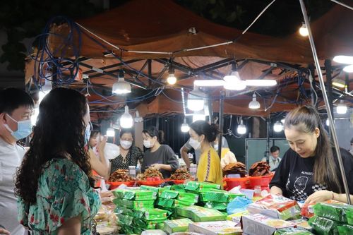 Tự ý đuổi du khách, người giữ xe chợ đêm ở Đà Nẵng bị phạt tiền