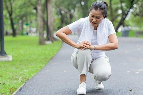 5 triệu chứng cảnh báo loãng xương ở phụ nữ mãn kinh
