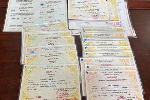 Phê chuẩn khởi tố, bắt tạm giam hai đối tượng làm giả Chứng chỉ