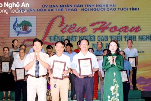 Bế mạc Liên hoan Tiếng hát Người cao tuổi tỉnh Nghệ An năm 2023