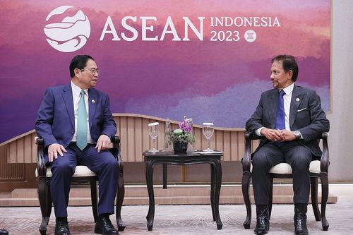 Thủ tướng Phạm Minh Chính gặp Quốc vương Brunei Darussalam