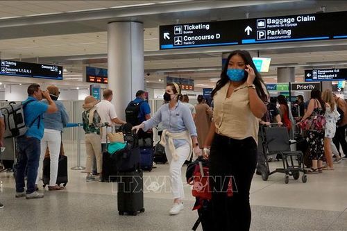 Chủng COVID-19 mới hoành hành: Liệu Mỹ có bắt buộc đeo khẩu trang trở lại?