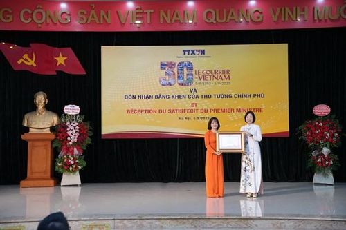 Tờ báo duy nhất bằng tiếng Pháp đón nhận Bằng khen của Thủ tướng Chính phủ