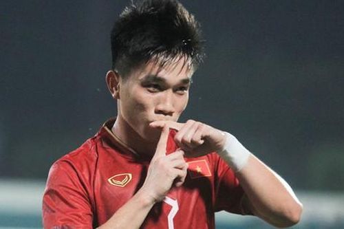 Tuyển thủ U23 Việt Nam ghi bàn thắng gửi tặng bạn gái