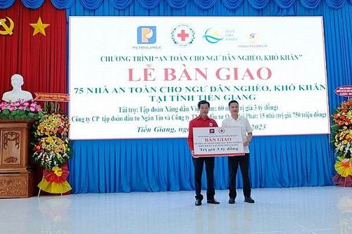 Tập đoàn Xăng dầu Việt Nam tặng ngư dân Tiền Giang 60 căn nhà an toàn
