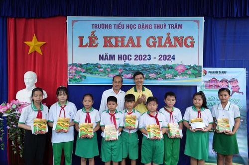 Tiếp tục hành trình nuôi hy vọng dưỡng tương lai cùng học bổng 'Hạt ngọc mùa vàng' năm học 2023 - 2024