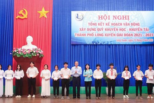 Long Xuyên xây dựng 'Thành phố học tập'