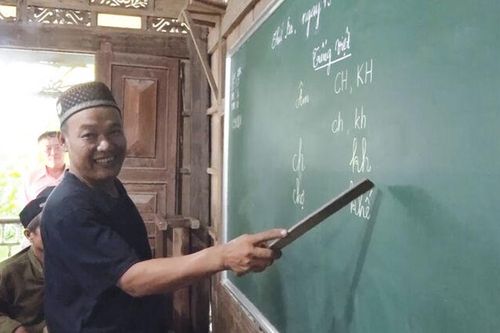 Nỗ lực dạy chữ trong đồng bào dân tộc thiểu số Chăm