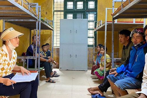 Mường Nhé vận động học sinh ra lớp