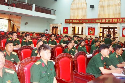 Bồi dưỡng kiến thức về dân tộc cho 50 sĩ quan, quân nhân chuyên nghiệp