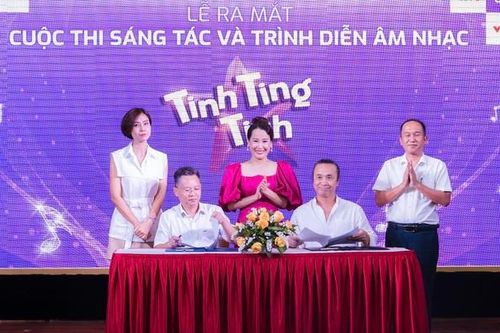 Thi sáng tác và tự trình diễn âm nhạc