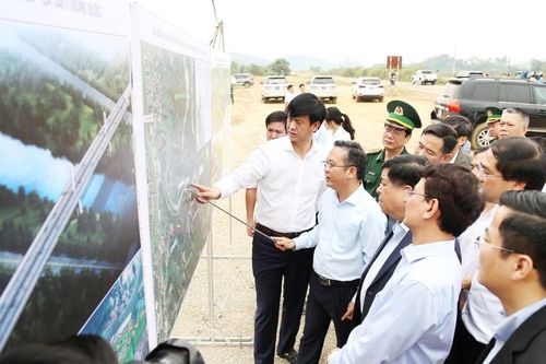 Thực hiện đầu tư hạ tầng giao thông đồng bộ với phát triển đô thị