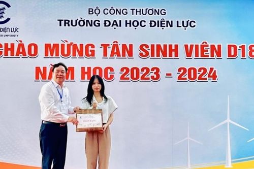 Trường Đại học Điện lực chào đón hàng nghìn tân sinh viên khóa D18