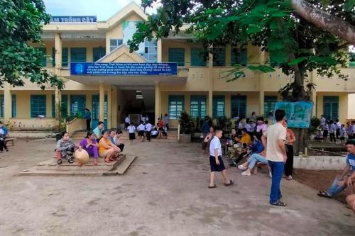 Phụ huynh phản đối đưa học sinh đến trường mới khang trang do... đường xa
