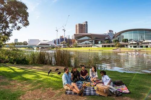 Australia tăng yêu cầu về tài chính đối với du học sinh