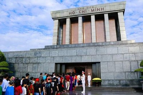 61,5 nghìn lượt khách vào Lăng viếng Bác trong dịp Lễ Quốc khánh 2/9