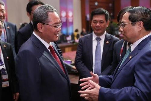 Thủ tướng Chính phủ Phạm Minh Chính gặp Thủ tướng Trung Quốc Lý Cường