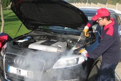 Có nên rửa xe khi động cơ đang nóng?