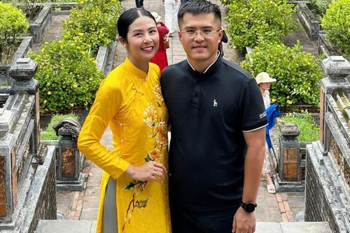 Hoa hậu Ngọc Hân được ông xã tháp tùng đến Huế chụp ảnh áo dài