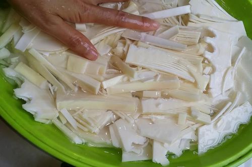 Cách loại bỏ độc tố trong măng tươi
