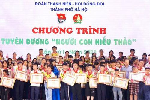 Nêu cao những tấm gương hiếu thảo