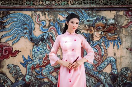 Hoa hậu Ngọc Hân trình làng bộ sưu tập áo dài Thu Đông 2023