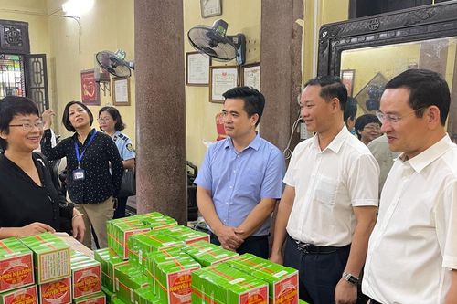 Quận Ba Đình: Kiểm soát chất lượng bánh kẹo truyền thống trong dịp Tết Trung thu