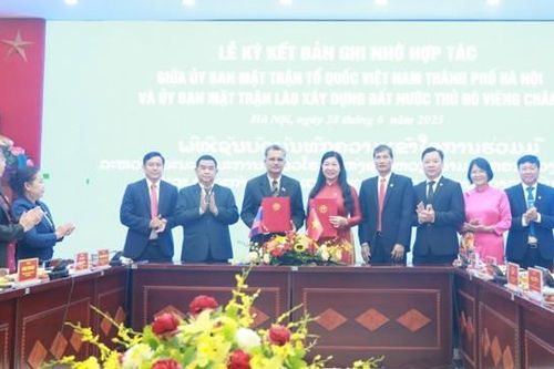 Thắm tình đoàn kết Hà Nội - Viêng Chăn