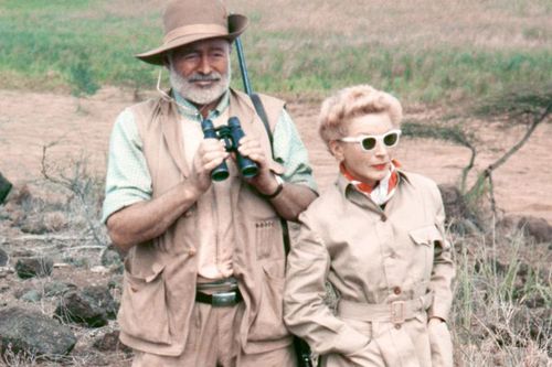 Hemingway và 2 lần 'đùa giỡn' với tử thần